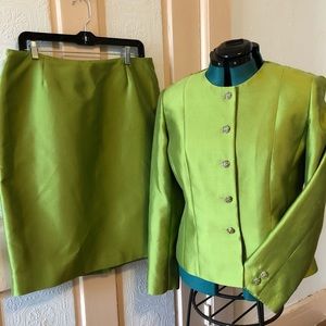 Sz 12 Talbots silk suit gorgeous feminine classy❤️